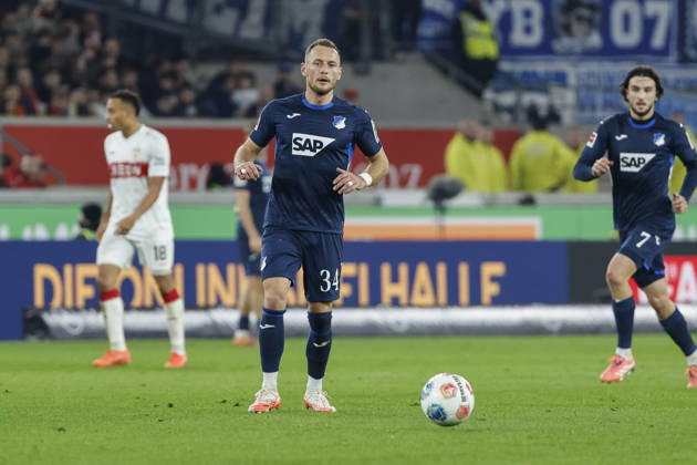 Vladimir Coufal (TSG Hoffenheim, 34) am Ball , Deutschland, Fussball, 1. Bundesliga, 15.Spieltag, 2025 2026, VfB Stuttgart vs. TSG 1899 Hoffenheim, 20.12.2025, MHP Arena, Stuttgart, Deutschland Stuttgart MHP Arena Baden-Württemberg Deutschland Copyright: xGrantxHubbsx