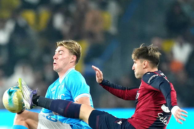 Napoli™s Rasmus Hojlund fights for the ball with Bologna s Juan Miranda during the EA Sports FC italian Supercup 2025 2026 semifinal match between Napoli and Bologna at Al-Awwal Park Stadium in Riyadh, Saudi Arabia - Soccer - Monday , December 22, 2025 Copyright: xSpada LaPressex
