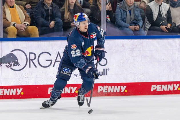 Ville Pokka 22 (EHC Red Bull Muenchen), EHC Red Bull Muenchen vs. Loewen Frankfurt, PENNY DEL, Hauptrunde, 32. Spieltag, 26.12.2025 Muenchen Bayern Deutschland