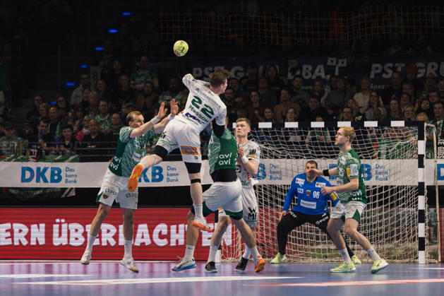 Erik PERSSON (FRISCH AUF! Goeppingen, 22) erzielt ein Tor, Aktion, Torwurf GER, Fuechse Berlin vs. FRISCH AUF! Goeppingen, Handball, Bundesliga, 19. Spieltag, Spielzeit 2025 2026, 27.12.2025, GER, Fuechse Berlin vs. FRISCH AUF! Goeppingen, Handball, Bundesliga, 19. Spieltag, Spielzeit 2025 2026, 27.12.2025, Berlin Copyright: xEibnerxPressefoto OliverxSchmidtx EP_OST