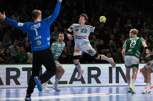 Erik PERSSON (FRISCH AUF! Goeppingen, 22) erzielt ein Tor, Aktion, Torwurf GER, Fuechse Berlin vs. FRISCH AUF! Goeppingen, Handball, Bundesliga, 19. Spieltag, Spielzeit 2025 2026, 27.12.2025, GER, Fuechse Berlin vs. FRISCH AUF! Goeppingen, Handball, Bundesliga, 19. Spieltag, Spielzeit 2025 2026, 27.12.2025, Berlin Copyright: xEibnerxPressefoto OliverxSchmidtx EP_OST