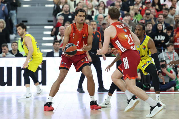 Oscar da Silva (FC Bayern Basketball, 01) mit Ball mit Justuz Hollatz (FC Bayern Basketball, 21), GER, FC Bayern Basketball vs. Maccabi Rapyd Tel Aviv, Basketball, Euroleague, 19. Spieltag, Saison 2025 2026, 02.01.2026, GER, FC Bayern Basketball vs. Maccabi Rapyd Tel Aviv, Basketball, Euroleague, 19. Spieltag, Saison 2025 2026, 02.01.2026 Muenchen Copyright: xEibner-Pressefoto JennixMaulx EP_JML