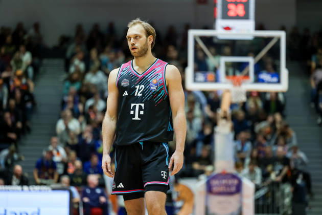 Melvin Jostmann (Telekom Baskets Bonn, 12), Science City Jena vs. Telekom Baskets Bonn, Basketball, easycredit Basketball Bundesliga, 13. Spieltag, Saison 2025 2026, 29.12.2025, Science City Jena vs. Telekom Baskets Bonn, Basketball, easycredit Basketball Bundesliga, 13. Spieltag, Saison 2025 2026, 29.12.2025 Jena Copyright: xEibner-Pressefoto LauraxRoemerx EP_LRR