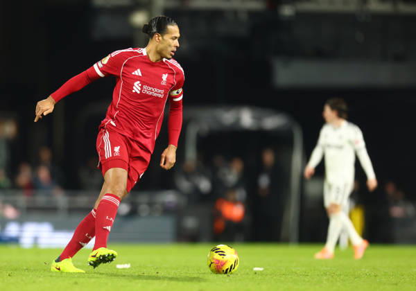 Fulham v Liverpool, English Premier League, Craven Cottage, London, UK - 04 01 2026 Virgil van Dijk of Liverpool in action during the Premier League away game against Fulham at Craven cottage London Craven Cottage London GBR, UK NEWSPAPERS OUT Copyright: xMarkxGreenwoodx