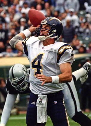 November 14, 1999 - Oakland, California, U.S - Oakland Raiders vs. San Diego Chargers at Oakland Alameda County Coliseum Sunday, November 14, 1999. Raiders beat Chargers 28-9. San Diego Chargers quarterback Jim Harbaugh Copyright: xAlxGolubx
