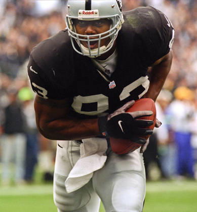 November 28, 1999 - Oakland, California, U.S - Oakland Raiders vs. Kansas City Chiefs at Oakland Alameda County Coliseum Sunday, November 29, 1999. Chiefs beat Raiders 37-34. Oakland Raiders tight end Rickey Dudley Copyright: xAlxGolubx