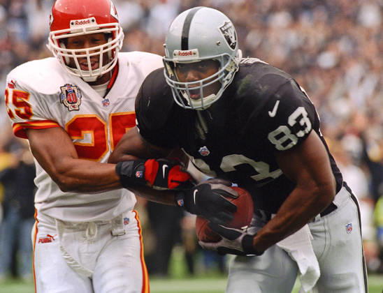 November 28, 1999 - Oakland, California, U.S - Oakland Raiders vs. Kansas City Chiefs at Oakland Alameda County Coliseum Sunday, November 29, 1999. Chiefs beat Raiders 37-34. Oakland Raiders tight end Rickey Dudley Copyright: xAlxGolubx