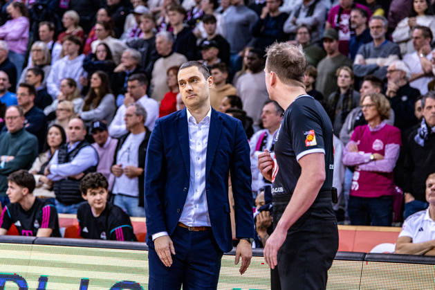 Marko Stankovic (Telekom Baskets Bonn, Headcoach) schaut unzufrieden ueber eine Entscheidung des Schiedsrichters Telekom Baskets Bonn vs. BMA365 Baskets Bamberg, Basketball, easy Credit BBL, 14. Spieltag, 2025 2026, 05.01.2026 Telekom Baskets Bonn vs. BMA365 Baskets Bamberg, easy Credit BBL, 14. Spieltag, 2025 2026, 05.01.2026 Bonn Copyright: xEibner-Pressefoto GerhardxWingenderx EP_GWR