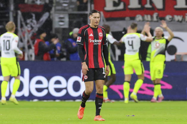 Younes Ebnoutalib (Eintracht Frankfurt) schaut enttaeuscht, Bundesliga, Eintracht Frankfurt v Borussia Dortmund, Deutsche Bank Park am 09. January 2026 in Frankfurt am Main, Deutschland. (Foto von Marco Steinbrenner DeFodi Images) Younes Ebnoutalib (Eintracht Frankfurt) looks dejected, Bundesliga, Eintracht Frankfurt v Borussia Dortmund, Deutsche Bank Park, January 9, 2026 in Frankfurt am Main, Germany. (Photo by Marco Steinbrenner DeFodi Images) DFL regulations prohibit any use of photographs as image sequences and or quasi-video. -