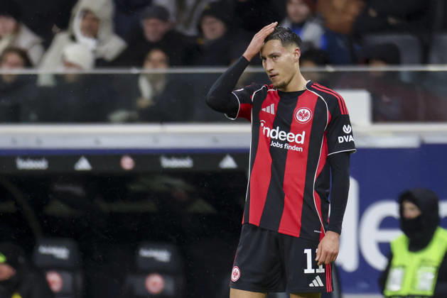 Younes Ebnoutalib (Eintracht Frankfurt) schaut enttaeuscht, Bundesliga, Eintracht Frankfurt v Borussia Dortmund, Deutsche Bank Park am 09. January 2026 in Frankfurt am Main, Deutschland. (Foto von Marco Steinbrenner DeFodi Images) Younes Ebnoutalib (Eintracht Frankfurt) looks dejected, Bundesliga, Eintracht Frankfurt v Borussia Dortmund, Deutsche Bank Park, January 9, 2026 in Frankfurt am Main, Germany. (Photo by Marco Steinbrenner DeFodi Images) DFL regulations prohibit any use of photographs as image sequences and or quasi-video. -