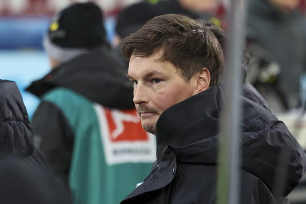 Merlin Polzin (Hamburger SV, Trainer) , Deutschland, Fussball, 1. Bundesliga, 16.Spieltag, 2025 2026, SC Freiburg vs. Hamburger SV, 10.01.2026, Freiburg im Breisgau Europa-Park Stadion Deutschland Copyright: xGrantxHubbsx