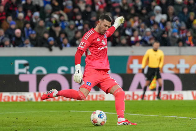Daniel Heuer Fernandes (Hamburger SV, 01) am Ball , Deutschland, Fussball, 1. Bundesliga, 16.Spieltag, 2025 2026, SC Freiburg vs. Hamburger SV, 10.01.2026, Europa-Park Stadion, Freiburg, Deutschland DFL REGULATIONS PROHIBIT ANY USE OF PHOTOGRAPHS AS IMAGE SEQUENCES AND OR QUASI-VIDEO. Freiburg Europa-Park Stadion Baden-Württemberg Deutschland Copyright: xArnexAmbergx