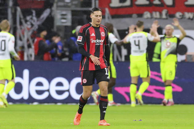 Younes Ebnoutalib (Eintracht Frankfurt) schaut enttaeuscht, Bundesliga, Eintracht Frankfurt v Borussia Dortmund, Deutsche Bank Park am 09. January 2026 in Frankfurt am Main, Deutschland. (Foto von Marco Steinbrenner DeFodi Images) Younes Ebnoutalib (Eintracht Frankfurt) looks dejected, Bundesliga, Eintracht Frankfurt v Borussia Dortmund, Deutsche Bank Park, January 9, 2026 in Frankfurt am Main, Germany. (Photo by Marco Steinbrenner DeFodi Images) DFL regulations prohibit any use of photographs as image sequences and or quasi-video. -