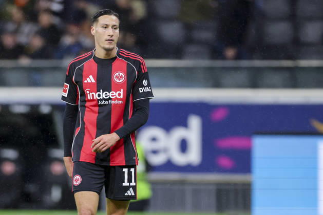 Younes Ebnoutalib (Eintracht Frankfurt) schaut enttaeuscht, Bundesliga, Eintracht Frankfurt v Borussia Dortmund, Deutsche Bank Park am 09. January 2026 in Frankfurt am Main, Deutschland. (Foto von Marco Steinbrenner DeFodi Images) Younes Ebnoutalib (Eintracht Frankfurt) looks dejected, Bundesliga, Eintracht Frankfurt v Borussia Dortmund, Deutsche Bank Park, January 9, 2026 in Frankfurt am Main, Germany. (Photo by Marco Steinbrenner DeFodi Images) DFL regulations prohibit any use of photographs as image sequences and or quasi-video. -