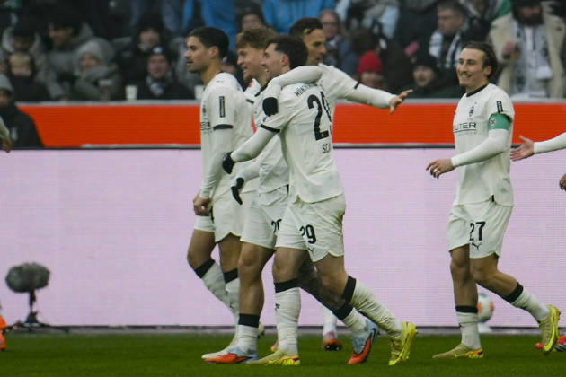 Joe Scally (Moenchengladbach 29) jubelt nach dem Tor zum 1:0 mit der Mannschaft 11.01.2026 Fussball Borussia Moenchengladbach vs FC Augsburg, Borussia-Park, Moenchengladbach, DFB DFL REGULATIONS PROHIBIT ANY USE OF PHOTOGRAPHS AS IMAGE SEQUENCES AND OR QUASI-VIDEO