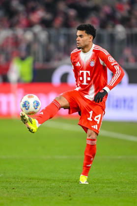 Luis Diaz (FC Bayern München) in Aktion, am Ball, Einzelaktion waehrend des spiels der Bundesliga zwischen FC Bayern München und VfL Wolfsburg, Allianz Arena am 11. January 2026 in München, Deutschland. (Foto von Harry Langer DeFodi Images) +++ Luis Diaz (FC Bayern München) controls the Ball during the Bundesliga match between FC Bayern München and VfL Wolfsburg at Allianz Arena on January 11, 2026 in München, Germany. (Photo by Harry Langer DeFodi Images) DFL regulations prohibit any use of photographs as image sequences and or quasi-video. (Photo by Harry Langer DeFodi Images) DFL regulations prohibit any use of photographs as image sequences and or quasi-video. -