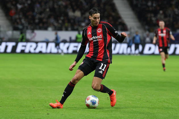 Younes Ebnoutalib (Eintracht Frankfurt) in action, controls the ball during the 1.Bundesliga match between Eintracht Frankfurt and Borussia Dortmund at Deutsche Bank Park in Frankfurt, Germany on January 09, 2026 (DFL DFB REGULATIONS PROHIBIT ANY USE OF PHOTOGRAPHS as IMAGE SEQUENCES and or QUASI-VIDEO) Copyright: JoaquimxFerreira