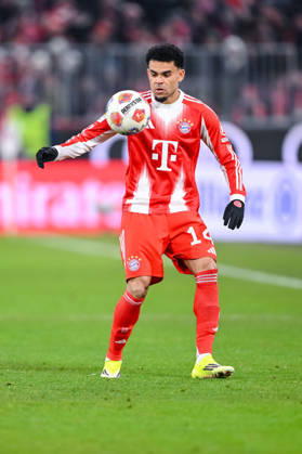 Luis Diaz (FC Bayern München) in Aktion, am Ball, Einzelaktion waehrend des spiels der Bundesliga zwischen FC Bayern München und VfL Wolfsburg, Allianz Arena am 11. January 2026 in München, Deutschland. (Foto von Harry Langer DeFodi Images) +++ Luis Diaz (FC Bayern München) controls the Ball during the Bundesliga match between FC Bayern München and VfL Wolfsburg at Allianz Arena on January 11, 2026 in München, Germany. (Photo by Harry Langer DeFodi Images) DFL regulations prohibit any use of photographs as image sequences and or quasi-video. (Photo by Harry Langer DeFodi Images) DFL regulations prohibit any use of photographs as image sequences and or quasi-video. -