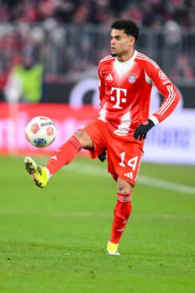Luis Diaz (FC Bayern München) in Aktion, am Ball, Einzelaktion waehrend des spiels der Bundesliga zwischen FC Bayern München und VfL Wolfsburg, Allianz Arena am 11. January 2026 in München, Deutschland. (Foto von Harry Langer DeFodi Images) +++ Luis Diaz (FC Bayern München) controls the Ball during the Bundesliga match between FC Bayern München and VfL Wolfsburg at Allianz Arena on January 11, 2026 in München, Germany. (Photo by Harry Langer DeFodi Images) DFL regulations prohibit any use of photographs as image sequences and or quasi-video. (Photo by Harry Langer DeFodi Images) DFL regulations prohibit any use of photographs as image sequences and or quasi-video. -