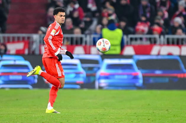 Luis Diaz (FC Bayern München) in Aktion, am Ball, Einzelaktion waehrend des spiels der Bundesliga zwischen FC Bayern München und VfL Wolfsburg, Allianz Arena am 11. January 2026 in München, Deutschland. (Foto von Harry Langer DeFodi Images) +++ Luis Diaz (FC Bayern München) controls the Ball during the Bundesliga match between FC Bayern München and VfL Wolfsburg at Allianz Arena on January 11, 2026 in München, Germany. (Photo by Harry Langer DeFodi Images) DFL regulations prohibit any use of photographs as image sequences and or quasi-video. (Photo by Harry Langer DeFodi Images) DFL regulations prohibit any use of photographs as image sequences and or quasi-video. -