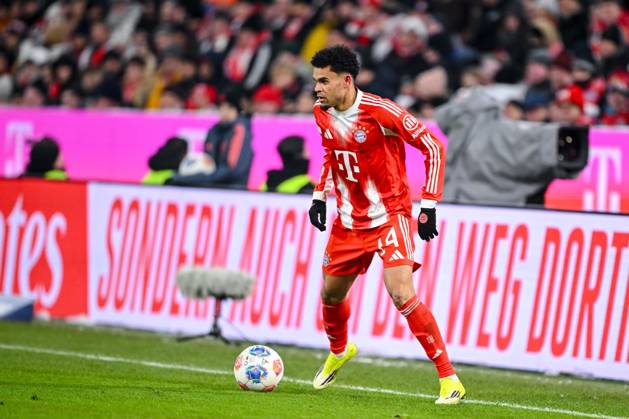 Luis Diaz (FC Bayern München) in Aktion, am Ball, Einzelaktion waehrend des spiels der Bundesliga zwischen FC Bayern München und VfL Wolfsburg, Allianz Arena am 11. January 2026 in München, Deutschland. (Foto von Harry Langer DeFodi Images) +++ Luis Diaz (FC Bayern München) controls the Ball during the Bundesliga match between FC Bayern München and VfL Wolfsburg at Allianz Arena on January 11, 2026 in München, Germany. (Photo by Harry Langer DeFodi Images) DFL regulations prohibit any use of photographs as image sequences and or quasi-video. (Photo by Harry Langer DeFodi Images) DFL regulations prohibit any use of photographs as image sequences and or quasi-video. -