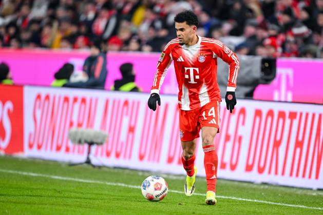 Luis Diaz (FC Bayern München) in Aktion, am Ball, Einzelaktion waehrend des spiels der Bundesliga zwischen FC Bayern München und VfL Wolfsburg, Allianz Arena am 11. January 2026 in München, Deutschland. (Foto von Harry Langer DeFodi Images) +++ Luis Diaz (FC Bayern München) controls the Ball during the Bundesliga match between FC Bayern München and VfL Wolfsburg at Allianz Arena on January 11, 2026 in München, Germany. (Photo by Harry Langer DeFodi Images) DFL regulations prohibit any use of photographs as image sequences and or quasi-video. (Photo by Harry Langer DeFodi Images) DFL regulations prohibit any use of photographs as image sequences and or quasi-video. -