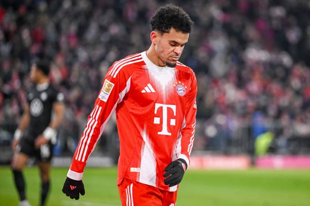 Luis Diaz (FC Bayern München) Schaut waehrend des spiels der Bundesliga zwischen FC Bayern München und VfL Wolfsburg, Allianz Arena am 11. January 2026 in München, Deutschland. (Foto von Harry Langer DeFodi Images) +++ Luis Diaz (FC Bayern München) Looks on during the Bundesliga match between FC Bayern München and VfL Wolfsburg at Allianz Arena on January 11, 2026 in München, Germany. (Photo by Harry Langer DeFodi Images) DFL regulations prohibit any use of photographs as image sequences and or quasi-video. (Photo by Harry Langer DeFodi Images) DFL regulations prohibit any use of photographs as image sequences and or quasi-video. -