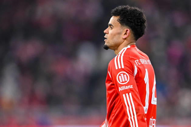 Luis Diaz (FC Bayern München) Schaut waehrend des spiels der Bundesliga zwischen FC Bayern München und VfL Wolfsburg, Allianz Arena am 11. January 2026 in München, Deutschland. (Foto von Harry Langer DeFodi Images) +++ Luis Diaz (FC Bayern München) Looks on during the Bundesliga match between FC Bayern München and VfL Wolfsburg at Allianz Arena on January 11, 2026 in München, Germany. (Photo by Harry Langer DeFodi Images) DFL regulations prohibit any use of photographs as image sequences and or quasi-video. (Photo by Harry Langer DeFodi Images) DFL regulations prohibit any use of photographs as image sequences and or quasi-video. -