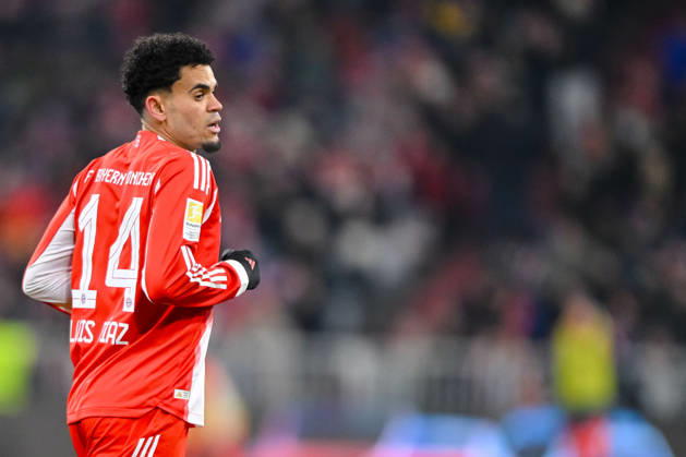 Luis Diaz (FC Bayern München) Schaut waehrend des spiels der Bundesliga zwischen FC Bayern München und VfL Wolfsburg, Allianz Arena am 11. January 2026 in München, Deutschland. (Foto von Harry Langer DeFodi Images) +++ Luis Diaz (FC Bayern München) Looks on during the Bundesliga match between FC Bayern München and VfL Wolfsburg at Allianz Arena on January 11, 2026 in München, Germany. (Photo by Harry Langer DeFodi Images) DFL regulations prohibit any use of photographs as image sequences and or quasi-video. (Photo by Harry Langer DeFodi Images) DFL regulations prohibit any use of photographs as image sequences and or quasi-video. -