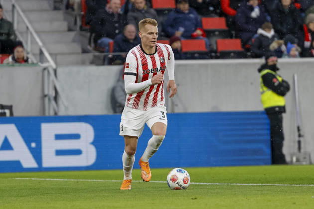 Philipp Lienhart (SC Freiburg, 03) am Ball , Deutschland, Fussball, 1. Bundesliga, 16.Spieltag, 2025 2026, SC Freiburg vs. Hamburger SV, 10.01.2026, Freiburg im Breisgau Europa-Park Stadion Deutschland Copyright: xGrantxHubbsx