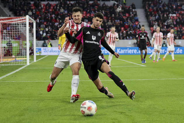 Maximilian Eggestein (SC Freiburg, 08) und Daniel Elfadli (Hamburger SV, 08) im Zweikampf , Deutschland, Fussball, 1. Bundesliga, 16.Spieltag, 2025 2026, SC Freiburg vs. Hamburger SV, 10.01.2026, Freiburg im Breisgau Europa-Park Stadion Deutschland Copyright: xGrantxHubbsx