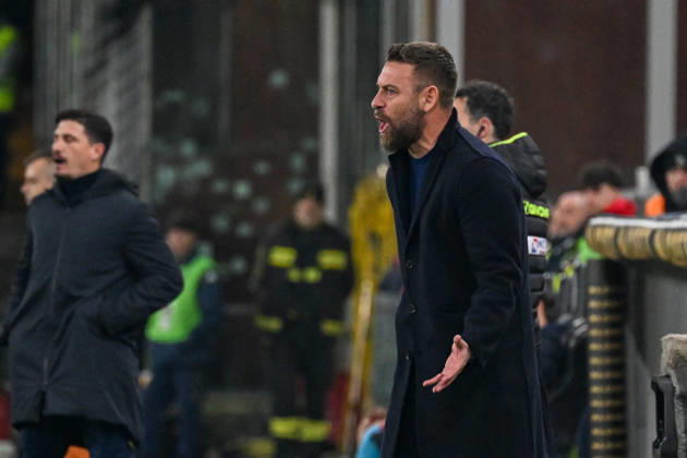 Genoa s head coach Daniele De Rossi during the Serie A soccer match between Genoa and Cagliari at the Luigi Ferraris Stadium in Genoa, Italy - Monday, January 12, 2026. - Soccer . Copyright: xTanoxPecoraro LaPressex