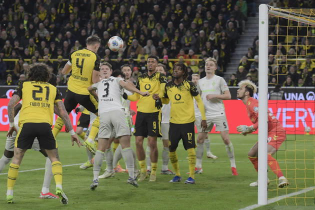 Nico Schlotterbeck (Dortmund 4) erzielt das Tor zum 1:0 13.01.2026 Fussball Borussia Dortmund vs SV Werder Bremen , Signal Iduna Park, Dortmund, DFB DFL REGULATIONS PROHIBIT ANY USE OF PHOTOGRAPHS AS IMAGE SEQUENCES AND OR QUASI-VIDEO