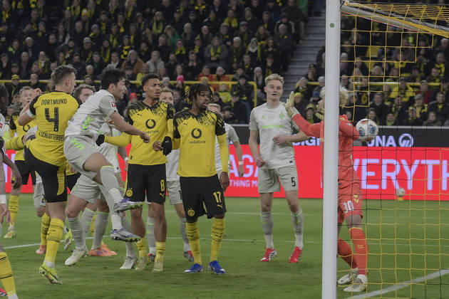 Nico Schlotterbeck (Dortmund 4) erzielt das Tor zum 1:0 13.01.2026 Fussball Borussia Dortmund vs SV Werder Bremen , Signal Iduna Park, Dortmund, DFB DFL REGULATIONS PROHIBIT ANY USE OF PHOTOGRAPHS AS IMAGE SEQUENCES AND OR QUASI-VIDEO