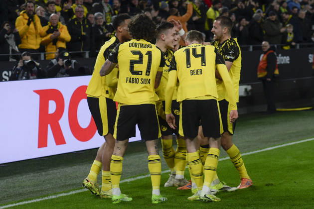 Nico Schlotterbeck (Dortmund 4) jubelt nach dem Tor zum 1:0 mit der Mannschaft 13.01.2026 Fussball Borussia Dortmund vs SV Werder Bremen , Signal Iduna Park, Dortmund, DFB DFL REGULATIONS PROHIBIT ANY USE OF PHOTOGRAPHS AS IMAGE SEQUENCES AND OR QUASI-VIDEO