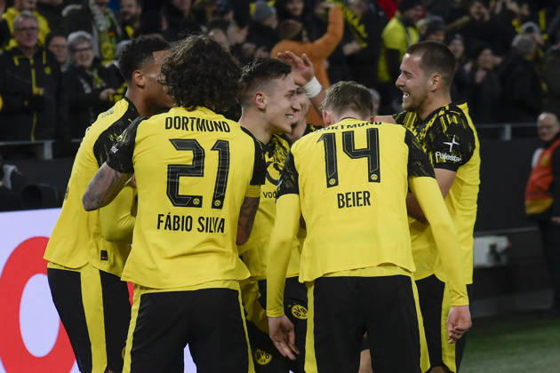 Nico Schlotterbeck (Dortmund 4) jubelt nach dem Tor zum 1:0 mit der Mannschaft 13.01.2026 Fussball Borussia Dortmund vs SV Werder Bremen , Signal Iduna Park, Dortmund, DFB DFL REGULATIONS PROHIBIT ANY USE OF PHOTOGRAPHS AS IMAGE SEQUENCES AND OR QUASI-VIDEO