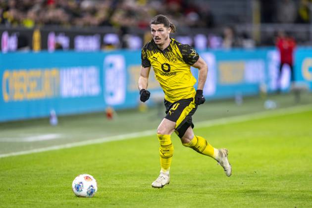 13.01.2026: Fußball: Borussia Dortmund - SV Werder Bremen, 17. Spieltag im Signal-Iduna-Park. Marcel Sabitzer (Borussia Dortmund) läuft mit dem Ball am Fuß. WICHTIGER HINWEIS: Gemäß den Vorgaben der DFL und des DFB ist es untersagt, in dem Stadion und oder vom Spiel angefertigte Fotoaufnahmen in Form von Sequenzbildern und oder videoähnlichen Fotostrecken zu verwerten bzw. verwerten zu lassen. Copyright: xDavidxInderliedx