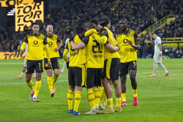 13.01.2026: Fußball: Borussia Dortmund - SV Werder Bremen, 17. Spieltag im Signal-Iduna-Park. Dortmunds Spieler jubeln nach seinem Tor zum 2:0. WICHTIGER HINWEIS: Gemäß den Vorgaben der DFL und des DFB ist es untersagt, in dem Stadion und oder vom Spiel angefertigte Fotoaufnahmen in Form von Sequenzbildern und oder videoähnlichen Fotostrecken zu verwerten bzw. verwerten zu lassen. Copyright: xDavidxInderliedx