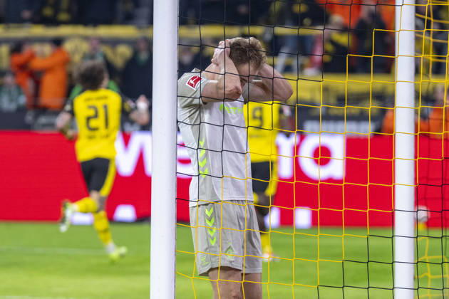 13.01.2026: Fußball: Borussia Dortmund - SV Werder Bremen, 17. Spieltag im Signal-Iduna-Park. Amos Pieper (Werder Bremen) reagiert nach dem Dortmunder Tor zum 3:0. WICHTIGER HINWEIS: Gemäß den Vorgaben der DFL und des DFB ist es untersagt, in dem Stadion und oder vom Spiel angefertigte Fotoaufnahmen in Form von Sequenzbildern und oder videoähnlichen Fotostrecken zu verwerten bzw. verwerten zu lassen. Copyright: xDavidxInderliedx