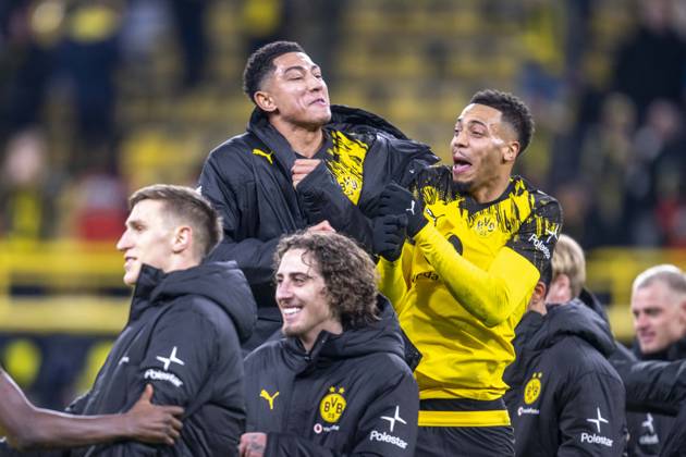 13.01.2026: Fußball: Borussia Dortmund - SV Werder Bremen, 17. Spieltag im Signal-Iduna-Park. Jobe Bellingham (Borussia Dortmund) und Felix Nmecha (Borussia Dortmund) jubeln. WICHTIGER HINWEIS: Gemäß den Vorgaben der DFL und des DFB ist es untersagt, in dem Stadion und oder vom Spiel angefertigte Fotoaufnahmen in Form von Sequenzbildern und oder videoähnlichen Fotostrecken zu verwerten bzw. verwerten zu lassen. Copyright: xDavidxInderliedx