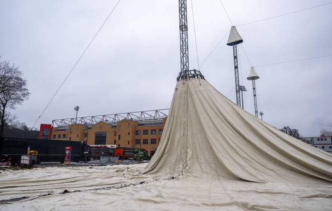 Fußball, Herren, Saison 2025 2026, 1. Bundesliga. 1. FC Union Berlin, Aufbau des Festzeltes auf dem Parkplatz neben dem Stadion An der Alten Försterei für den feierlichen Festakt anlässlich des 60-jährigen Vereinsjubiläums am 20. Januar 2026, 14.01.2026, Copyright: xMatthiasxKochx