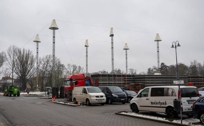 Fußball, Herren, Saison 2025 2026, 1. Bundesliga. 1. FC Union Berlin, Aufbau des Festzeltes auf dem Parkplatz neben dem Stadion An der Alten Försterei für den feierlichen Festakt anlässlich des 60-jährigen Vereinsjubiläums am 20. Januar 2026, 14.01.2026, Copyright: xMatthiasxKochx