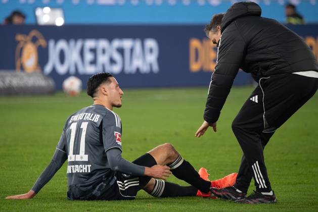 Younes Ebnoutalib (Eintracht Frankfurt) injured, is treated on the groundduring during the 1.Bundesliga Matchday 17 match between VFB Stuttgart and Eintracht Frankfurt at MHP Arena in Stuttgart, Germany on January 13, 2026 (DFL DFB REGULATIONS PROHIBIT ANY USE OF PHOTOGRAPHS as IMAGE SEQUENCES and or QUASI-VIDEO) Copyright: JoaquimxFerreira