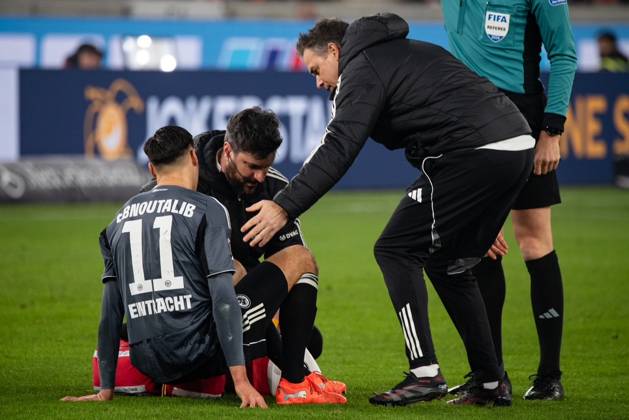 Younes Ebnoutalib (Eintracht Frankfurt) injured, is treated on the groundduring during the 1.Bundesliga Matchday 17 match between VFB Stuttgart and Eintracht Frankfurt at MHP Arena in Stuttgart, Germany on January 13, 2026 (DFL DFB REGULATIONS PROHIBIT ANY USE OF PHOTOGRAPHS as IMAGE SEQUENCES and or QUASI-VIDEO) Copyright: JoaquimxFerreira