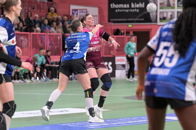 Gabriela Clausson Bitolo (TusSies Metzingen, 22) gegen Andrea Jacobsen (HSG Blomberg-Lippe, 04) TusSies Metzingen vs. HSG Blomberg-Lippe, Handball, Alsco HBF, 13.Ligaspieltag, Saison 2025 2026, 14.01.2026 TusSies Metzingen vs. HSG Blomberg-Lippe, Handball, Alsco HBF, 13.Ligaspieltag, Saison 2025 2026, 14.01.2026 Tuebingen Copyright: xEibner-Pressefoto TobiasxBaurx EP_TBR