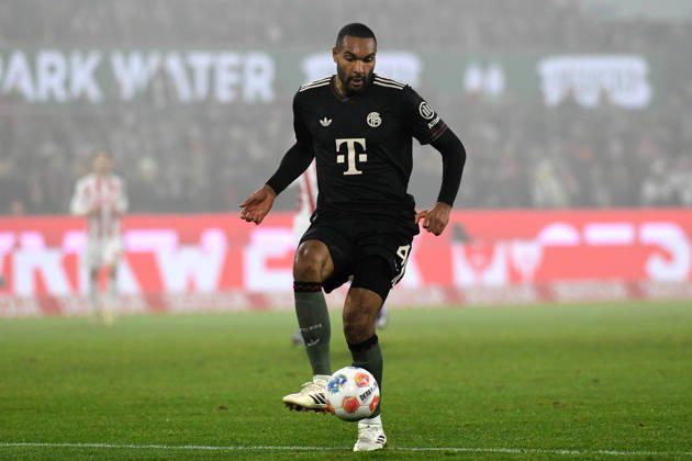Jonathan Tah (FC Bayern Muenchen) in Aktion, am Ball, Einzelaktion waehrend des Spiels der Bundesliga zwischen dem 1. FC Köln und FC Bayern München, RheinEnergieSTADION am 14. January 2026 in Köln, Deutschland. (Foto von Ralf Treese DeFodi Images) +++ Jonathan Tah (FC Bayern Muenchen) controls the ball during the Bundesliga match between 1. FC Köln and FC Bayern München at RheinEnergieSTADION on January 14, 2026 in Köln, Germany. (Photo by Ralf Treese DeFodi Images) DFL regulations prohibit any use of photographs as image sequences and or quasi-video. (Photo by Ralf Treese DeFodi Images) -
