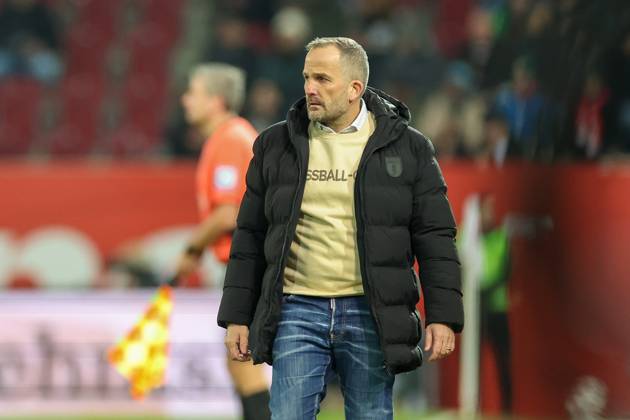 Chef-Trainer Manuel Baum (FC Augsburg), FC Augsburg vs. 1. FC Union Berlin, Fussball, 1. Bundesliga, 17. Spieltag, 15.01.2026 DFB regulations prohibit any use of photographs as image sequences and or quasi-video Augsburg Bayern Deutschland