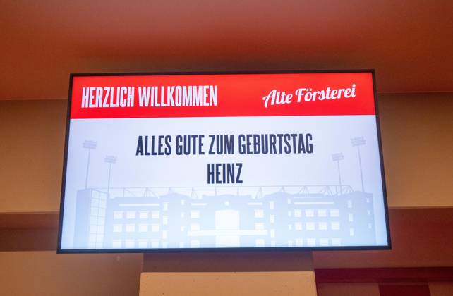 Fußball, Herren, Saison 2025 2026, 1. Bundesliga, 1. FC Union Berlin, Ex-Trainer Heinz Werner feiert seinen 90. Geburtstag (27.12.) im VIP-Bereich im Stadion An der Alten Försterei nach, Begrüßung auf der Etage, 16.01. 2026, Copyright: xMatthiasxKochx
