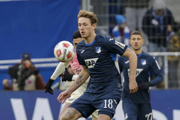 Wouter Burger (TSG Hoffenheim, 18) am Ball , Deutschland, Fussball, 1. Bundesliga, 18.Spieltag, 2025 2026, TSG Hoffenheim vs. Bayer 04 Leverkusen, 17.01.2026, Sinsheim PreZero Arena Baden-Württemberg Deutschland Copyright: xGrantxHubbsx