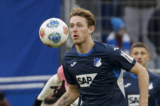 Wouter Burger (TSG Hoffenheim, 18) am Ball , Deutschland, Fussball, 1. Bundesliga, 18.Spieltag, 2025 2026, TSG Hoffenheim vs. Bayer 04 Leverkusen, 17.01.2026, Sinsheim PreZero Arena Baden-Württemberg Deutschland Copyright: xGrantxHubbsx